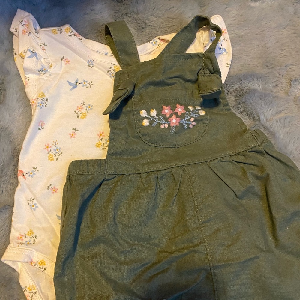 4 for $20 in bundle- Carter’s 2 piece outfit -size 6 months